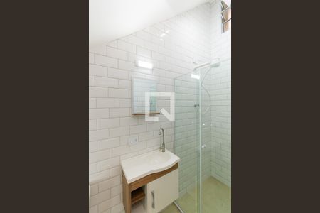 Banheiro de casa para alugar com 1 quarto, 25m² em Vila Prudente, São Paulo