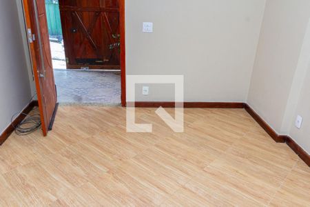 Sala de casa para alugar com 5 quartos, 120m² em Inhoaíba, Rio de Janeiro