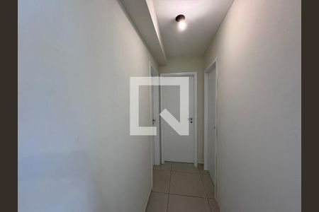 Corredor de apartamento para alugar com 3 quartos, 85m² em Recreio dos Bandeirantes, Rio de Janeiro