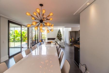 Sala  de casa de condomínio à venda com 5 quartos, 640m² em Colinas da Anhanguera, Santana de Parnaíba