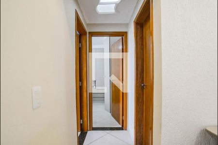 Corredor de apartamento à venda com 2 quartos, 55m² em Vila Luzita, Santo André