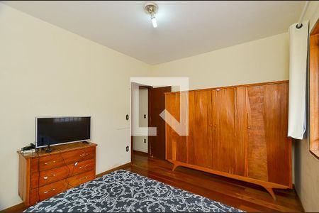 Casa à venda com 4 quartos, 200m² em Santa Efigênia, Belo Horizonte