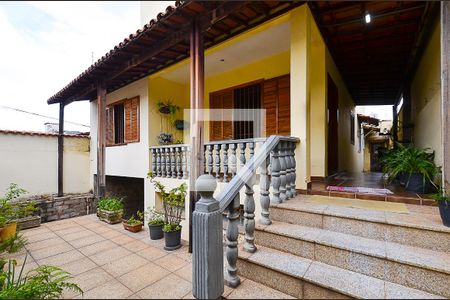 Casa à venda com 4 quartos, 200m² em Santa Efigênia, Belo Horizonte