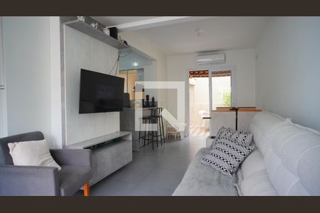 Sala  de casa de condomínio à venda com 3 quartos, 87m² em Vila Nova, Porto Alegre