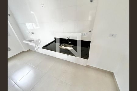 Sala/Cozinha de apartamento para alugar com 2 quartos, 40m² em Vila Vitorio Mazzei, São Paulo