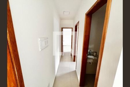 Corredor de apartamento para alugar com 2 quartos, 40m² em Vila Vitorio Mazzei, São Paulo