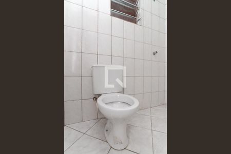 Banheiro de casa para alugar com 1 quarto, 55m² em Vila Sabrina, São Paulo