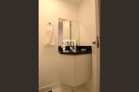 Lavabo de apartamento para alugar com 2 quartos, 70m² em Itaim Bibi, São Paulo