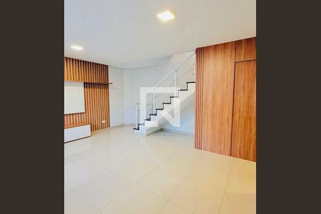 Casa à venda com 3 quartos, 81m² em Cupecê, São Paulo