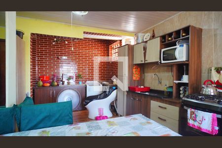 Cozinha de casa à venda com 4 quartos, 102m² em Medianeira, Porto Alegre