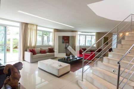 sala de casa de condomínio para alugar com 5 quartos, 2300m² em Alphaville - Lagoa dos Ingleses, Nova Lima