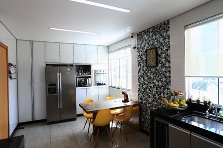 Cozinha de casa à venda com 3 quartos, 209m² em Alvorada, Belo Horizonte