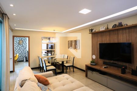 Sala de casa à venda com 3 quartos, 209m² em Alvorada, Belo Horizonte