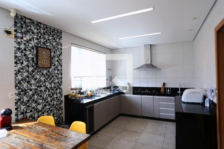 Cozinha de casa à venda com 3 quartos, 209m² em Alvorada, Belo Horizonte