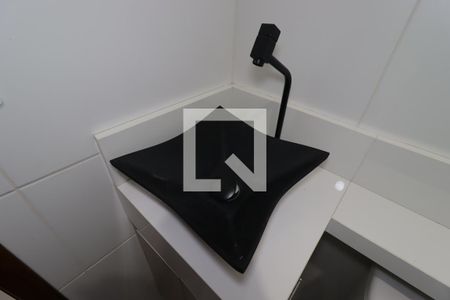 Banheiro Social - Pia de apartamento para alugar com 2 quartos, 49m² em Jardim Santo Alberto, Santo André