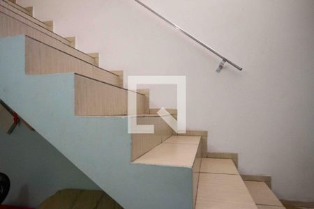 escada de casa para alugar com 3 quartos, 400m² em Jardim Imperador (zona Leste), São Paulo