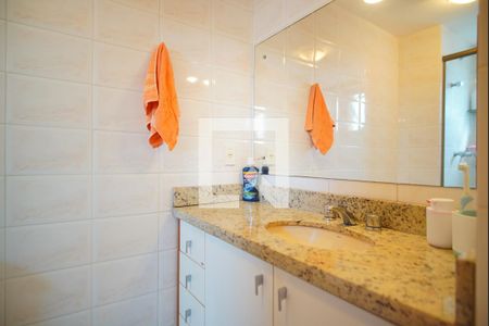 Banheiro da Suíte de apartamento para alugar com 2 quartos, 72m² em Passo D’areia, Porto Alegre