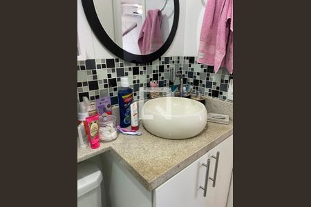 Banheiro de apartamento para alugar com 2 quartos, 50m² em Engenho de Dentro, Rio de Janeiro