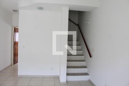 Sala de casa de condomínio para alugar com 2 quartos, 125m² em Parque Rincao, Cotia