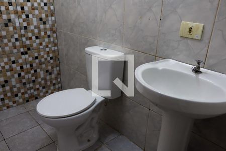 Banheiro da Suíte 1 de casa para alugar com 1 quarto, 44m² em Conceicao, Osasco