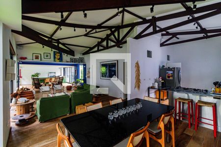 Casa à venda com 3 quartos, 254m² em Alto de Pinheiros, São Paulo