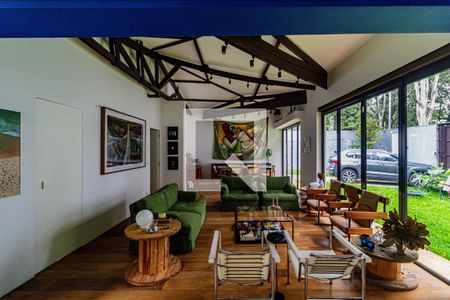 Casa à venda com 3 quartos, 254m² em Alto de Pinheiros, São Paulo