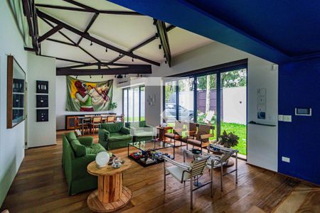 Casa à venda com 3 quartos, 254m² em Alto de Pinheiros, São Paulo