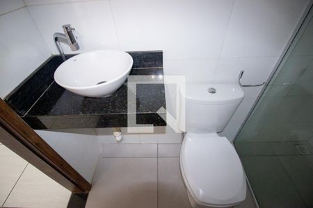 Banheiro Social de casa para alugar com 1 quarto, 60m² em Santa Helena, Contagem