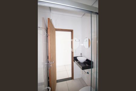 Banheiro Social de casa para alugar com 1 quarto, 60m² em Santa Helena, Contagem