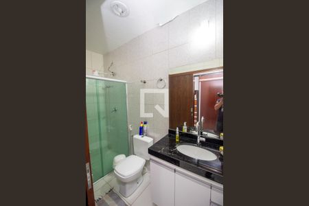 Banheiro da Suíte de casa à venda com 3 quartos, 360m² em Parque Maracana, Contagem