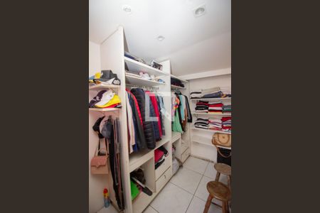 Closet da suíte de casa à venda com 6 quartos, 680m² em Nacional, Contagem