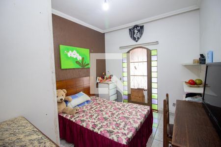Casa à venda com 6 quartos, 680m² em Nacional, Contagem