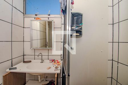 Banheiro de apartamento à venda com 2 quartos, 46m² em Mário Quintana, Porto Alegre