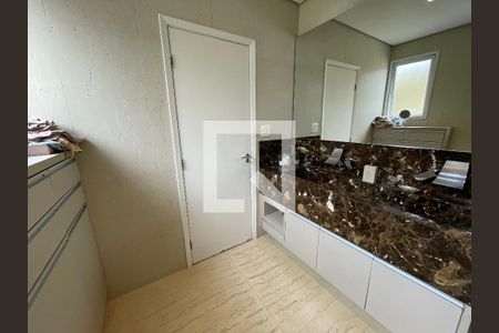 Banheiro da Suíte 1 de casa de condomínio para alugar com 3 quartos, 612m² em Jardim Barbacena, Cotia