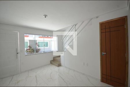 Sala de casa para alugar com 2 quartos, 65m² em Marechal Hermes, Rio de Janeiro