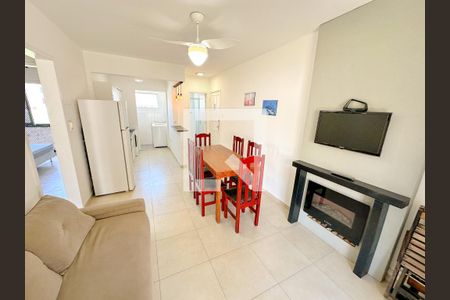 Sala de TV de apartamento para alugar com 2 quartos, 56m² em Canasvieiras, Florianópolis