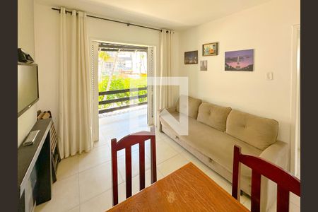 Sala de TV de apartamento para alugar com 2 quartos, 56m² em Canasvieiras, Florianópolis