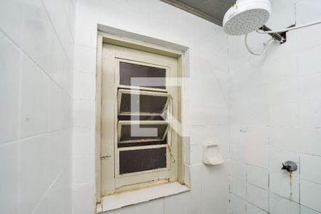 Banheiro de apartamento para alugar com 1 quarto, 60m² em Vila Ipiranga, Porto Alegre