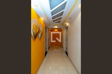 Corredor - Quartos de apartamento à venda com 3 quartos, 146m² em Vila Galvão, São Paulo