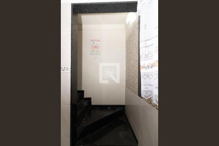 Escada de casa de condomínio para alugar com 2 quartos, 72m² em Cascadura, Rio de Janeiro