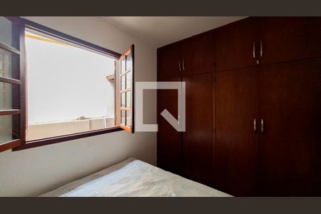 Casa à venda com 3 quartos, 300m² em Santa Efigênia, Belo Horizonte