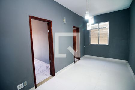 Sala de casa para alugar com 2 quartos, 70m² em Ramos, Rio de Janeiro