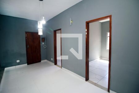 Sala de casa para alugar com 2 quartos, 70m² em Ramos, Rio de Janeiro