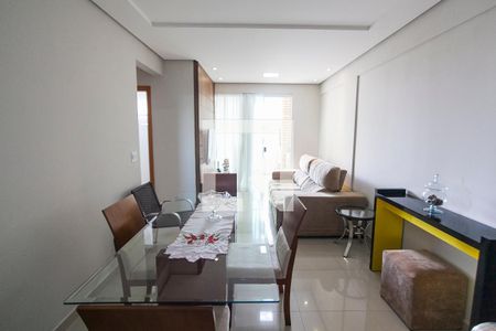 Sala de apartamento para alugar com 2 quartos, 70m² em Santa Mônica, Uberlândia
