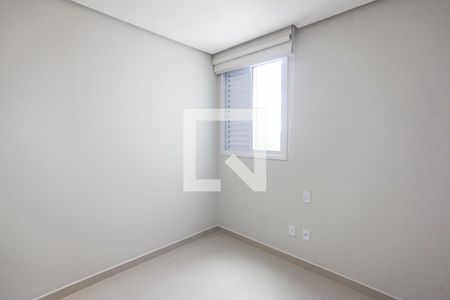 Quarto 2 de apartamento para alugar com 2 quartos, 70m² em Santa Mônica, Uberlândia