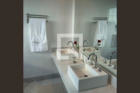 Banheiro de casa para alugar com 4 quartos, 400m² em Joá, Lagoa Santa