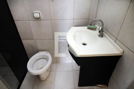 Banheiro de casa para alugar com 1 quarto, 70m² em Vista Alegre, Rio de Janeiro