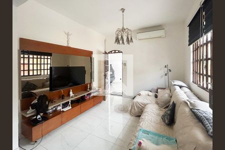 Sala de casa à venda com 5 quartos, 300m² em Santa Efigênia, Belo Horizonte
