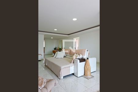 Sala de apartamento para alugar com 3 quartos, 232m² em Vila Tupi, Praia Grande