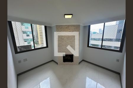 Lareira de apartamento para alugar com 3 quartos, 290m² em Alphaville, Barueri